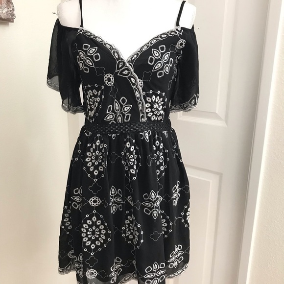 Romeo and Juliet Embroidered Cold Shoulder Dress M - Picture 6 of 8